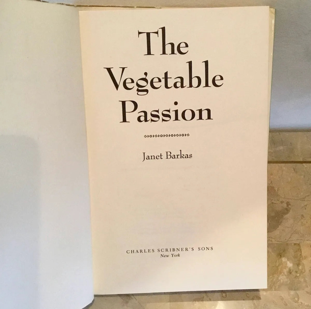 THE VEGETABLE PASSION (1975) by Janet Barkas, Vegetarianism in History, Vintage Book